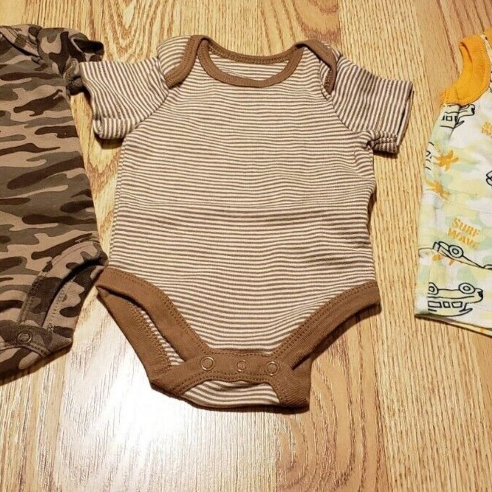Faded Glory & Carter's Baby Boys Bodysuits and Romper Lot of 3  Size: Newborn